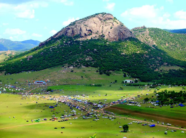 神山旅游景区是兴安盟重点旅游景区之一,位于巴彦乌兰苏木,巴达尔胡镇