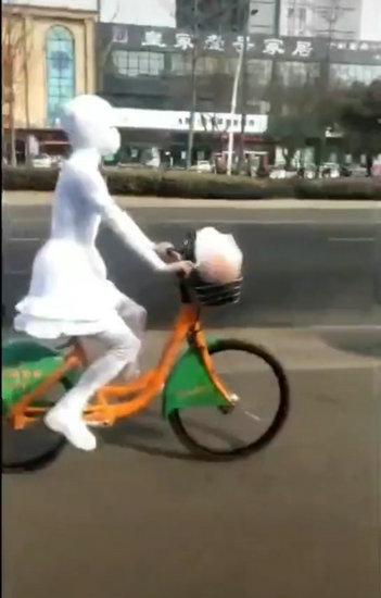 女生为了防晒能做到什么地步？亲妈都认不出来系列，了解一下