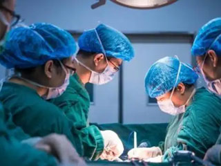 大爷一张嘴，医生都傻眼了：一塌糊涂啊