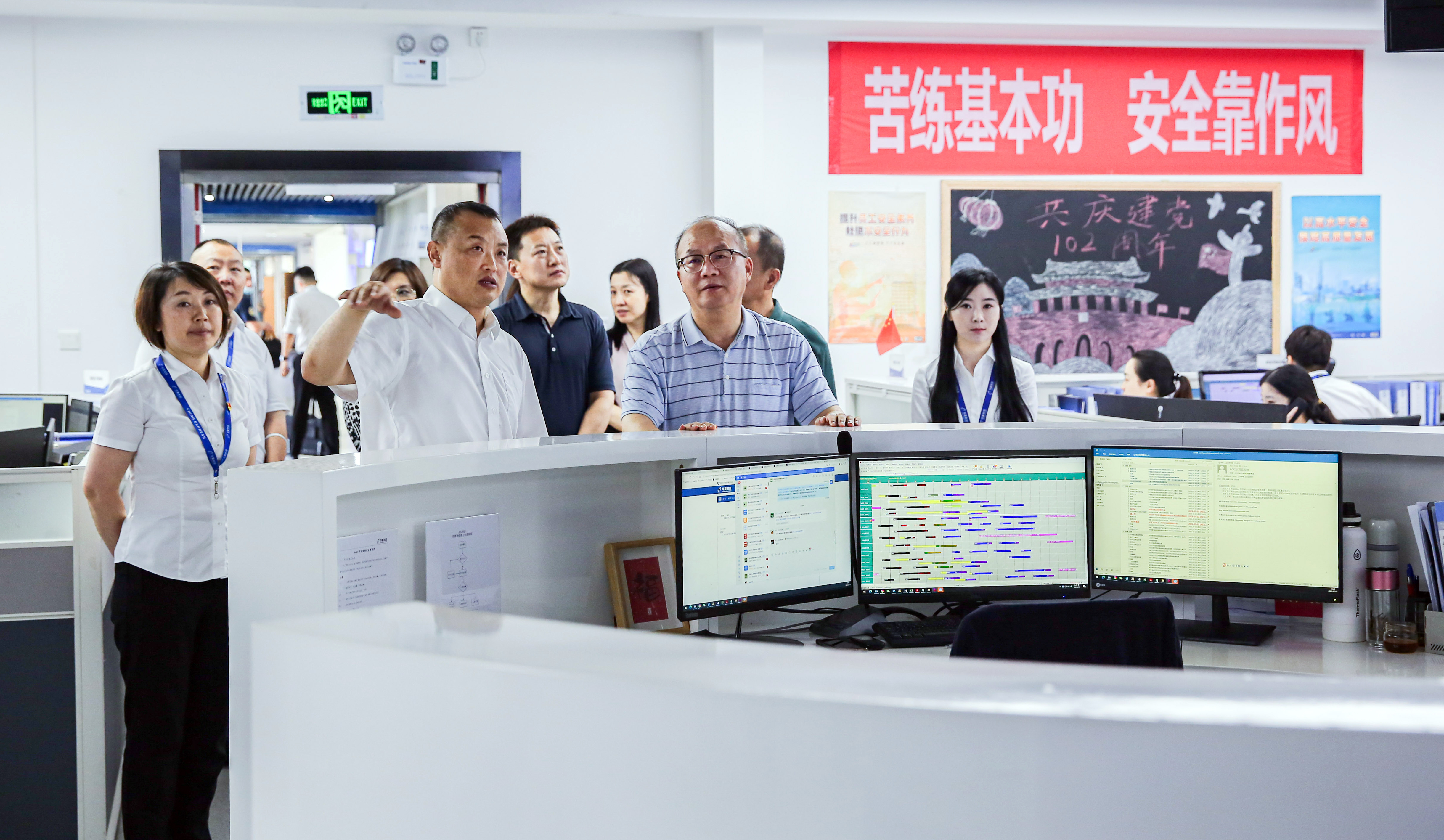 中国民航报社党委书记、董事长刘杰一行到访华夏航空调研交流